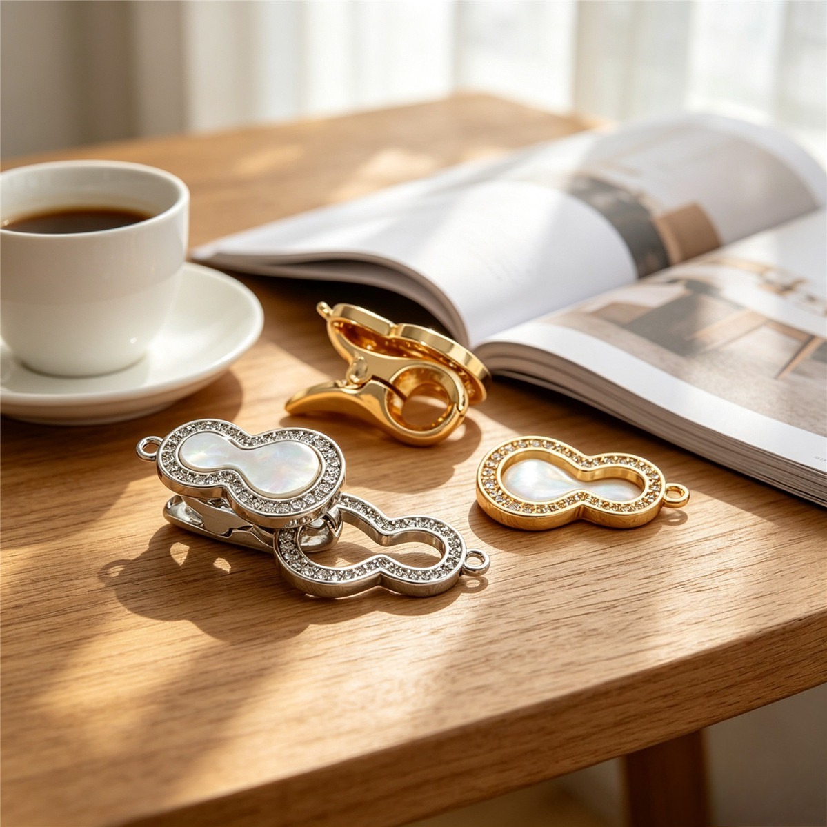Toggle Clasp Gold - ตัวล็อกแบบก้านโยกทรงน้ำเต้าประดับมุกและเพทาย ชุบทอง 14K ทำจากทองเหลือง สำหรับงาน DIY