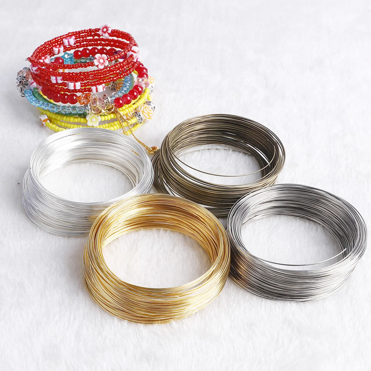100 ห่วง 0.6 มม.หน่วยความจําสร - Memory Wire Bracelet บทวิจารณ์และราคา