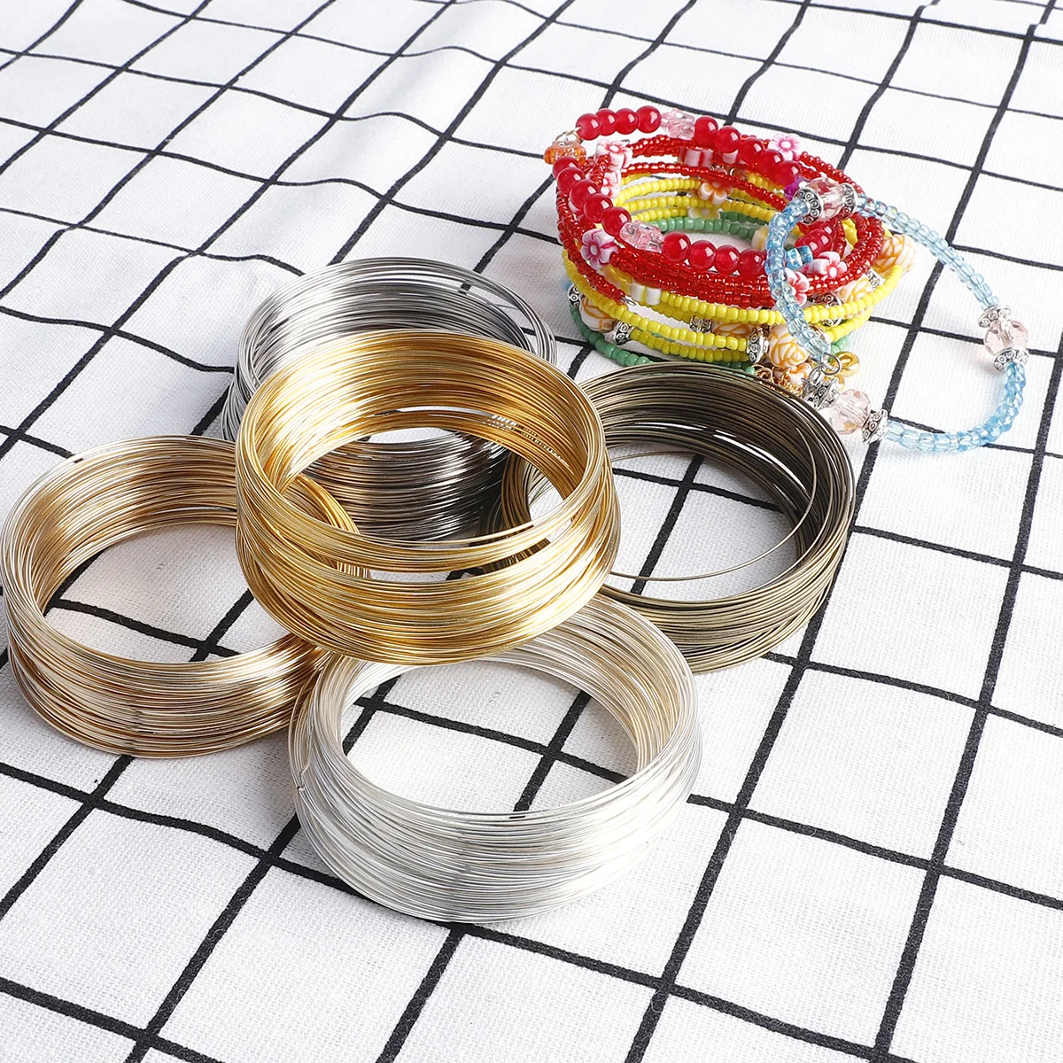 100 ห่วง 0.6 มม.หน่วยความจําสร - Memory Wire Bracelet บทวิจารณ์และราคา